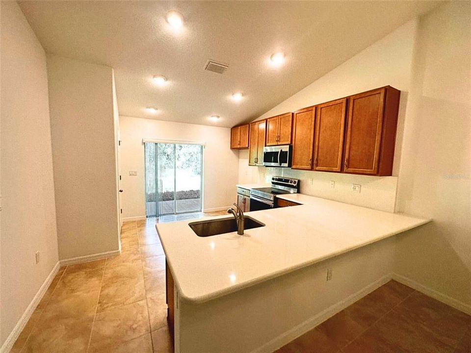 出租: $1,595 (3 贝兹, 2 浴室, 1200 平方英尺)