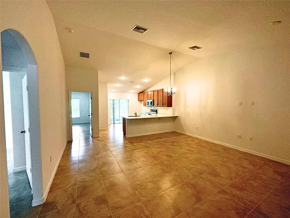 出租: $1,595 (3 贝兹, 2 浴室, 1200 平方英尺)