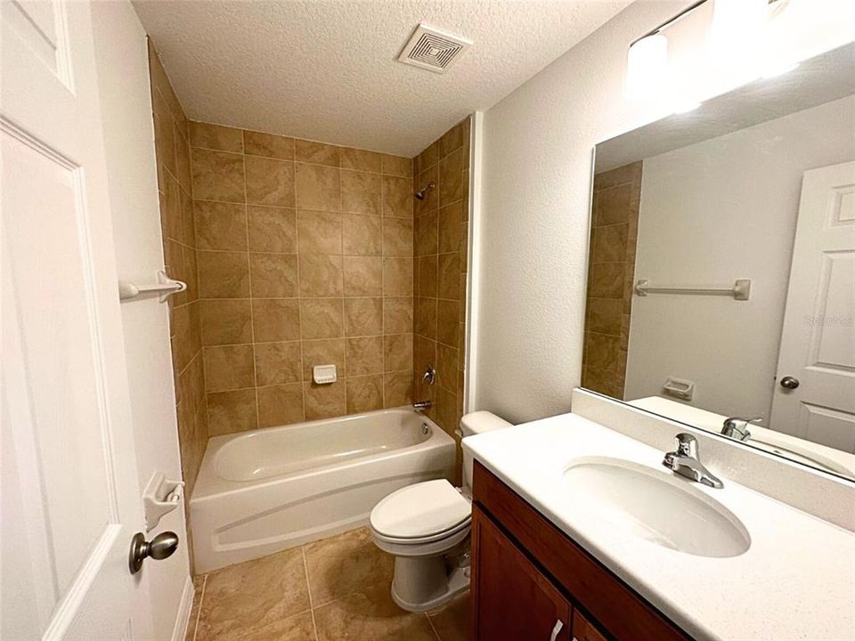 出租: $1,595 (3 贝兹, 2 浴室, 1200 平方英尺)