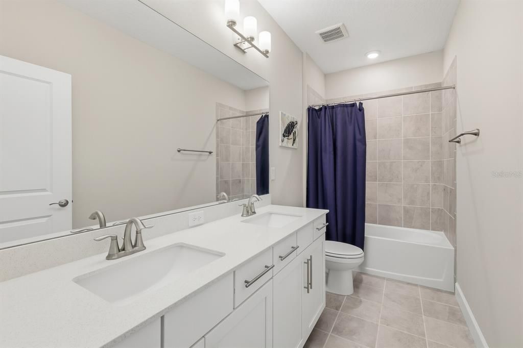 For Sale: $799,900 (5 beds, 3 baths, 3194 Square Feet)