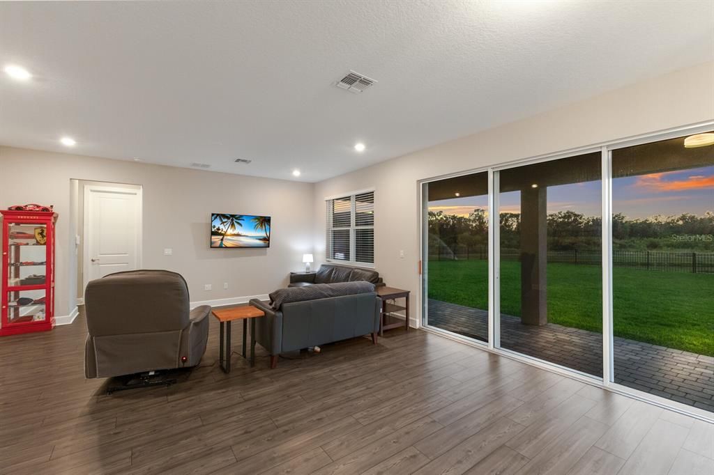 For Sale: $799,900 (5 beds, 3 baths, 3194 Square Feet)