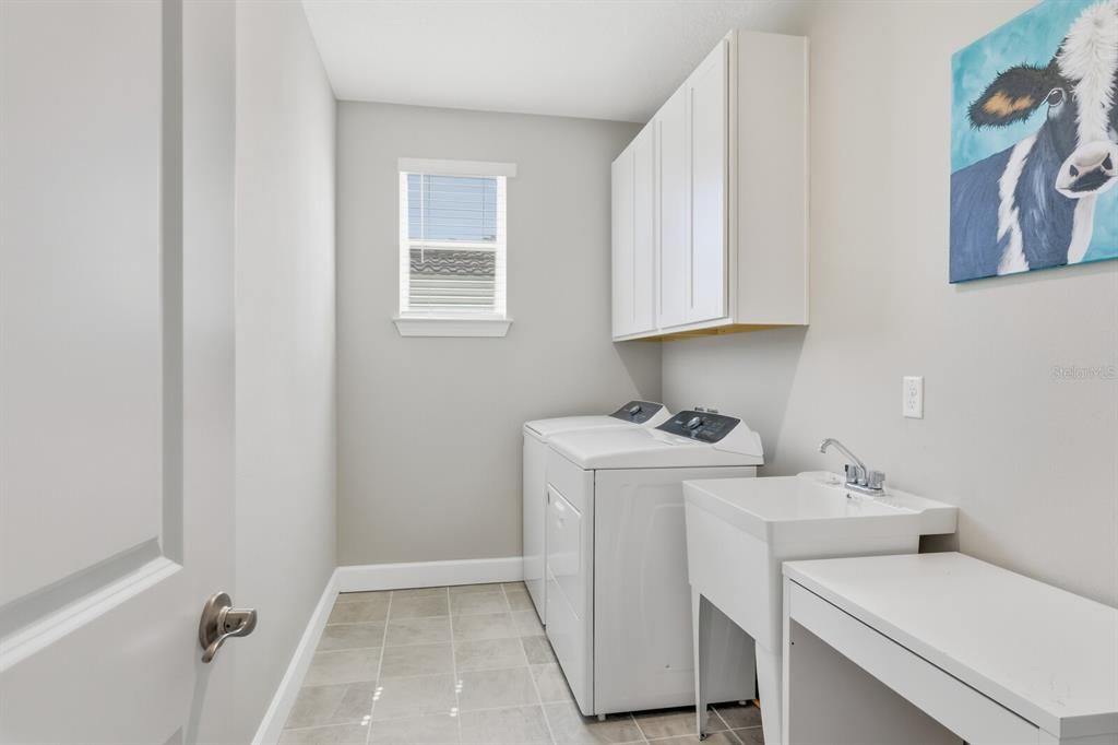 For Sale: $799,900 (5 beds, 3 baths, 3194 Square Feet)