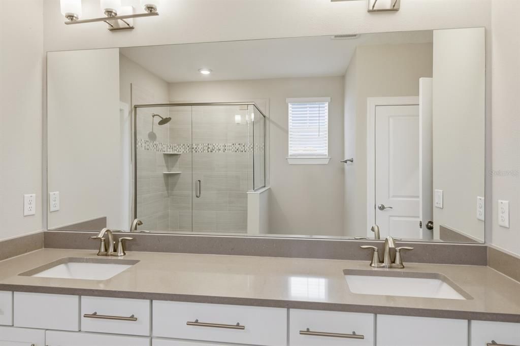 For Sale: $799,900 (5 beds, 3 baths, 3194 Square Feet)