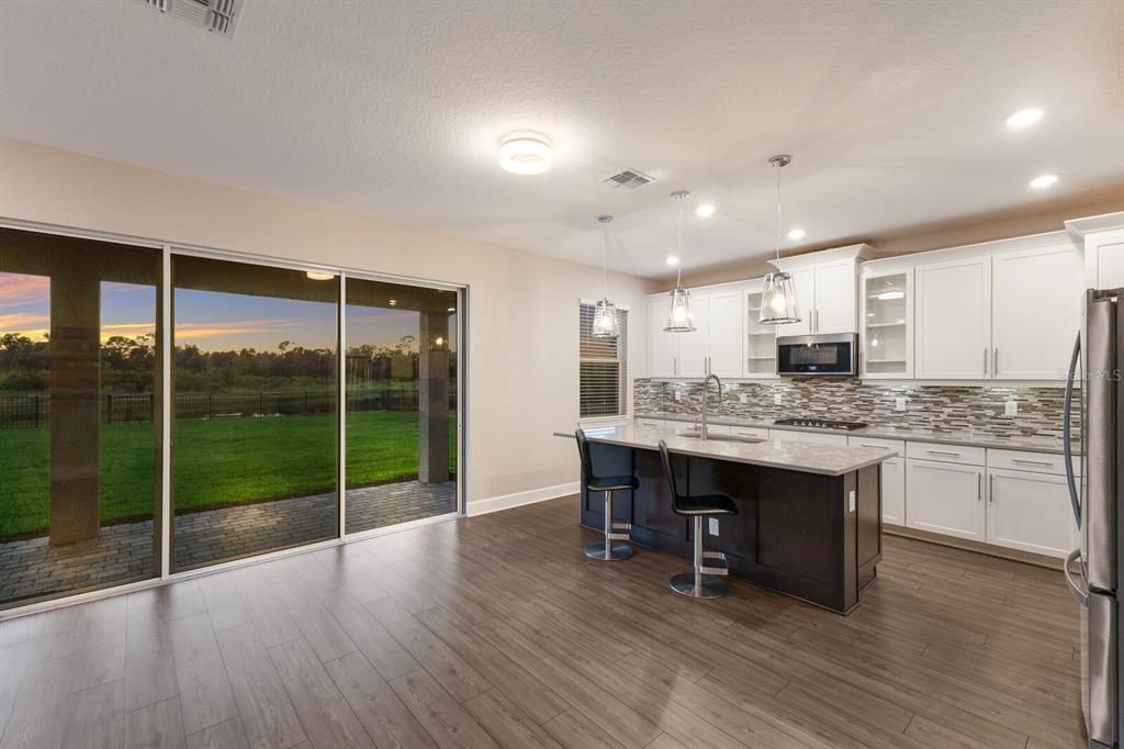 For Sale: $799,900 (5 beds, 3 baths, 3194 Square Feet)