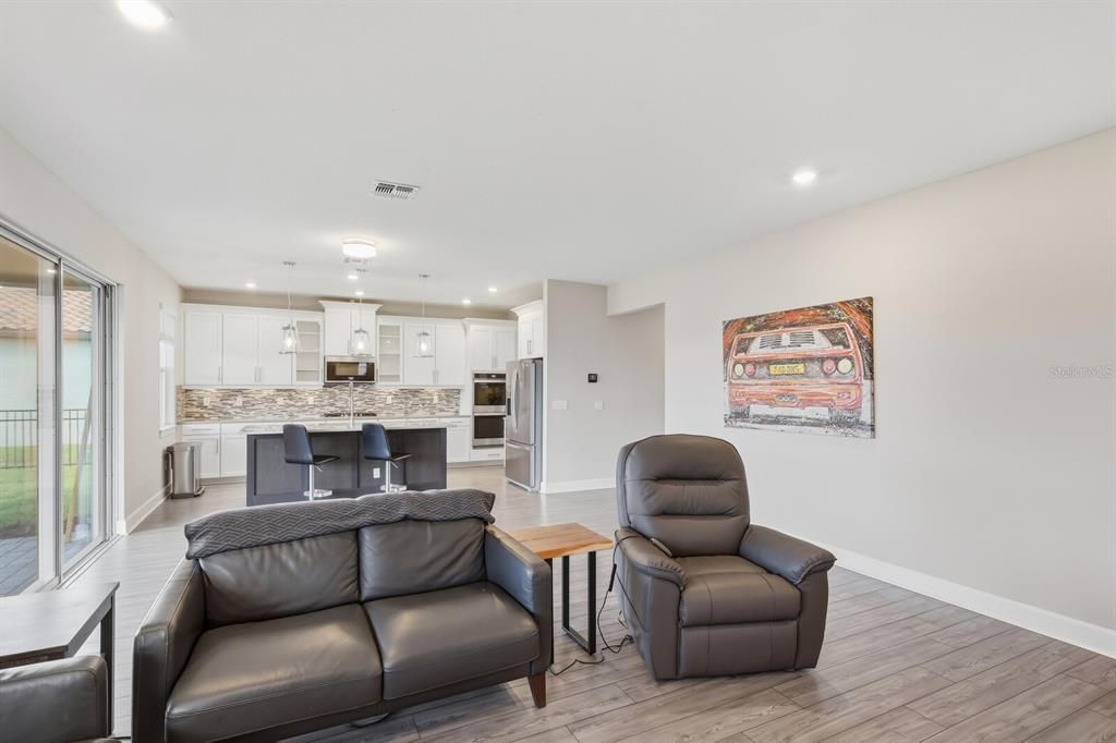 For Sale: $799,900 (5 beds, 3 baths, 3194 Square Feet)