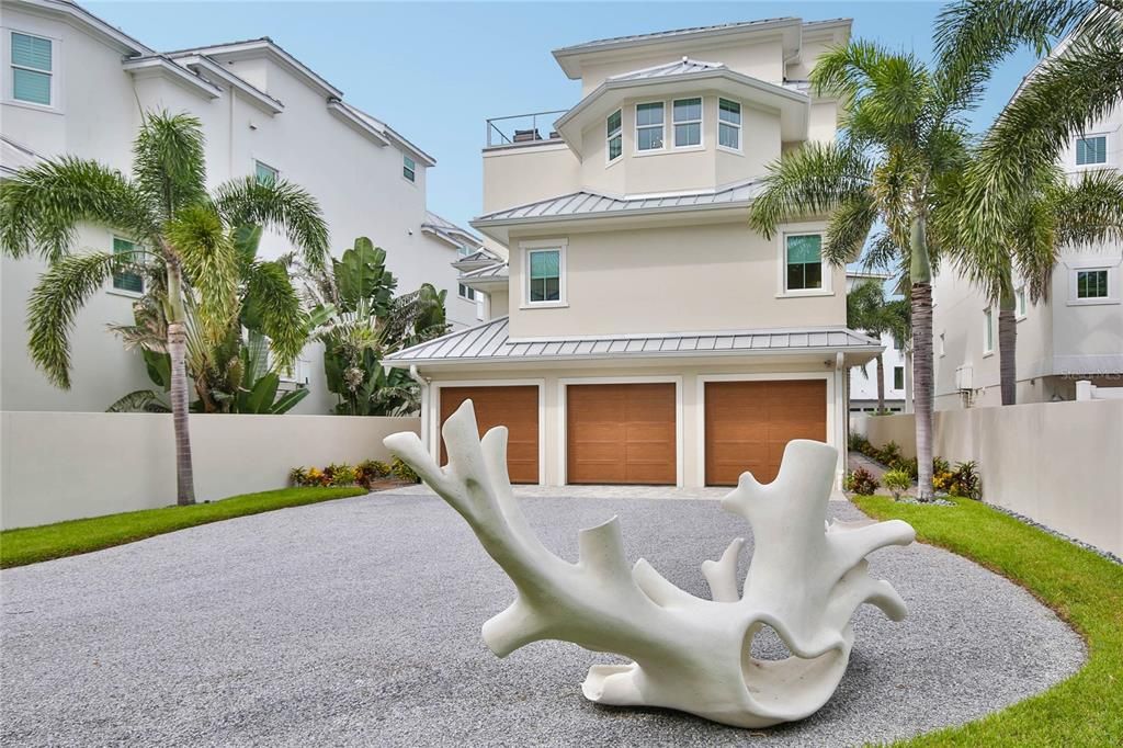 Недавно продано: $3,795,000 (4 спален, 3 ванн, 4087 Квадратных фут)