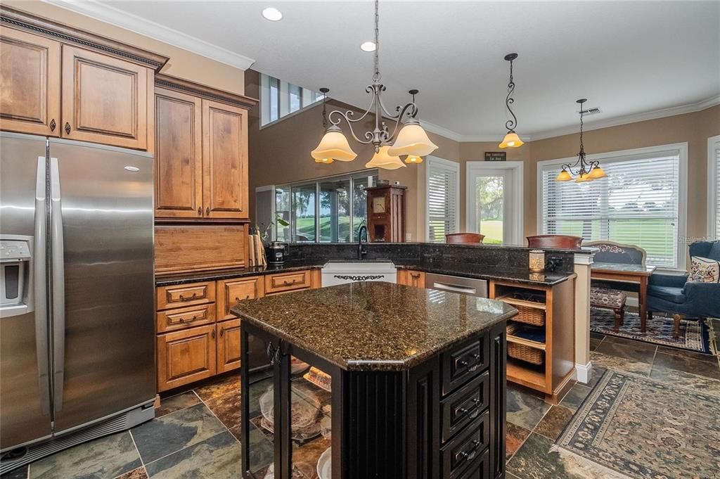 На продажу: $785,000 (4 спален, 3 ванн, 3380 Квадратных фут)