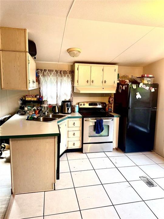 待售: $165,000 (2 贝兹, 1 浴室, 1416 平方英尺)