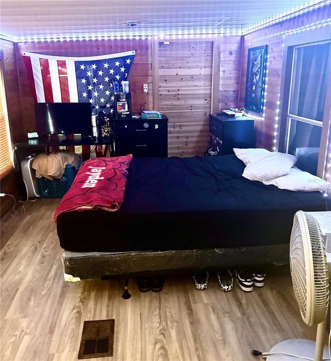 待售: $165,000 (2 贝兹, 1 浴室, 1416 平方英尺)