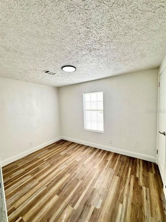 合同活跃: $179,900 (3 贝兹, 2 浴室, 1308 平方英尺)