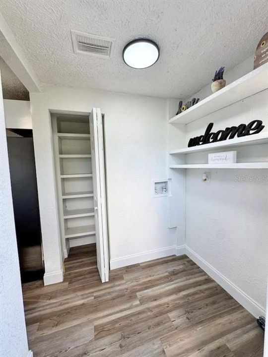 合同活跃: $179,900 (3 贝兹, 2 浴室, 1308 平方英尺)