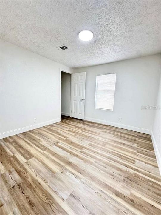 合同活跃: $179,900 (3 贝兹, 2 浴室, 1308 平方英尺)