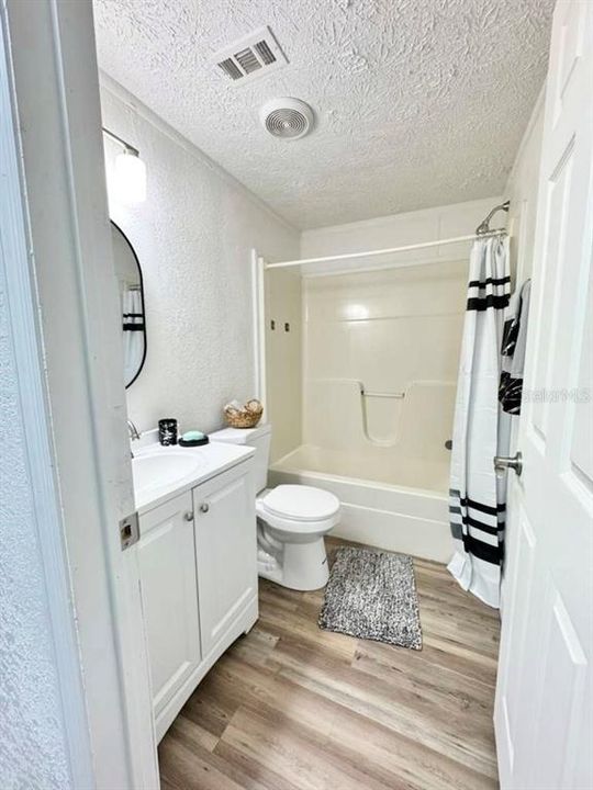 合同活跃: $179,900 (3 贝兹, 2 浴室, 1308 平方英尺)