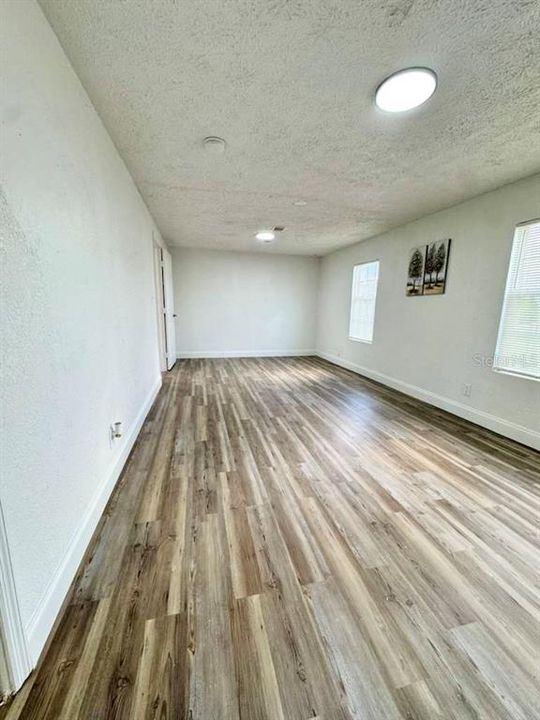 合同活跃: $179,900 (3 贝兹, 2 浴室, 1308 平方英尺)