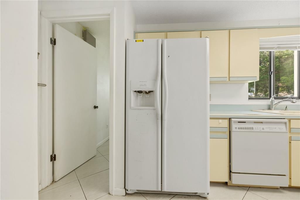 Active With Contract: $279,000 (3 beds, 2 baths, 1528 Square Feet)