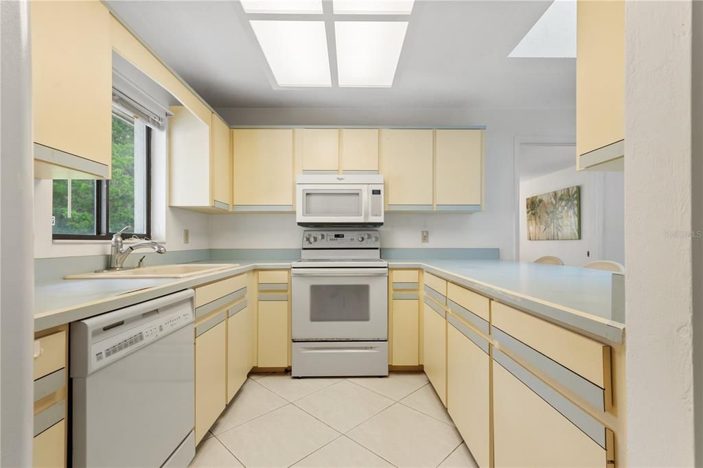 Active With Contract: $279,000 (3 beds, 2 baths, 1528 Square Feet)