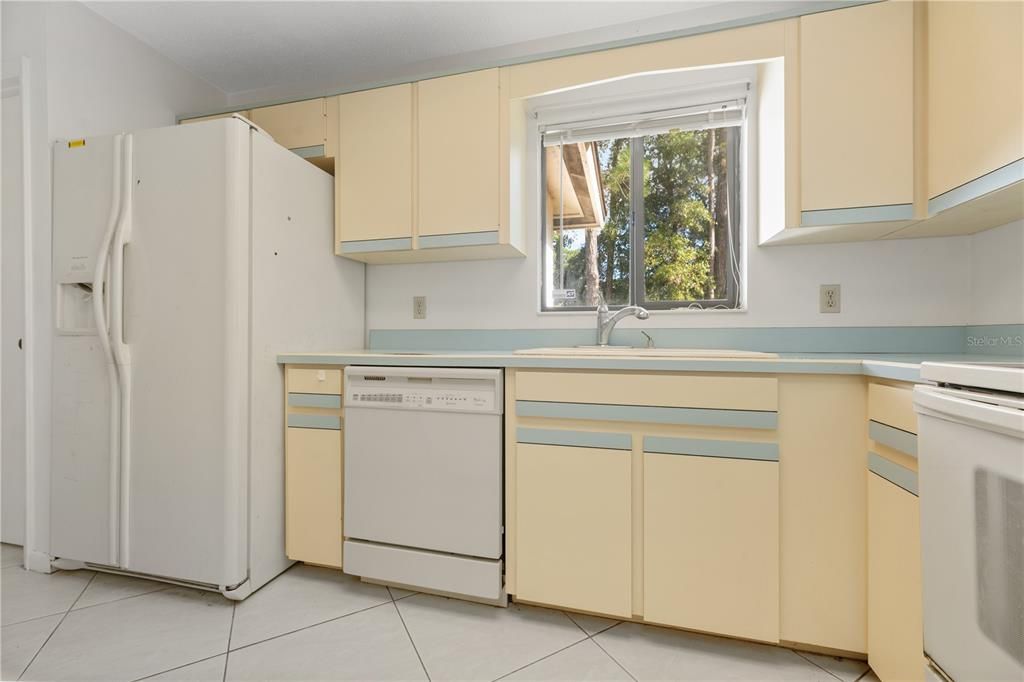 Active With Contract: $279,000 (3 beds, 2 baths, 1528 Square Feet)