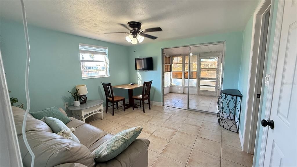 出租: $1,500 (2 贝兹, 1 浴室, 612 平方英尺)