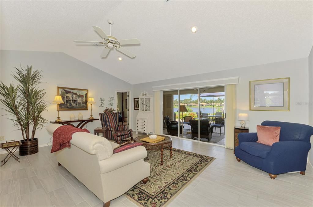 En Venta: $460,000 (2 camas, 2 baños, 2129 Pies cuadrados)