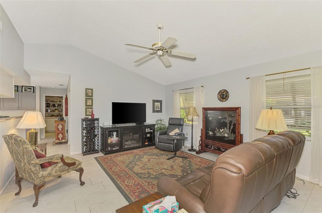 En Venta: $460,000 (2 camas, 2 baños, 2129 Pies cuadrados)