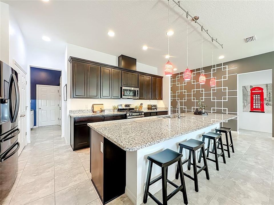 На продажу: $413,500 (3 спален, 2 ванн, 1943 Квадратных фут)