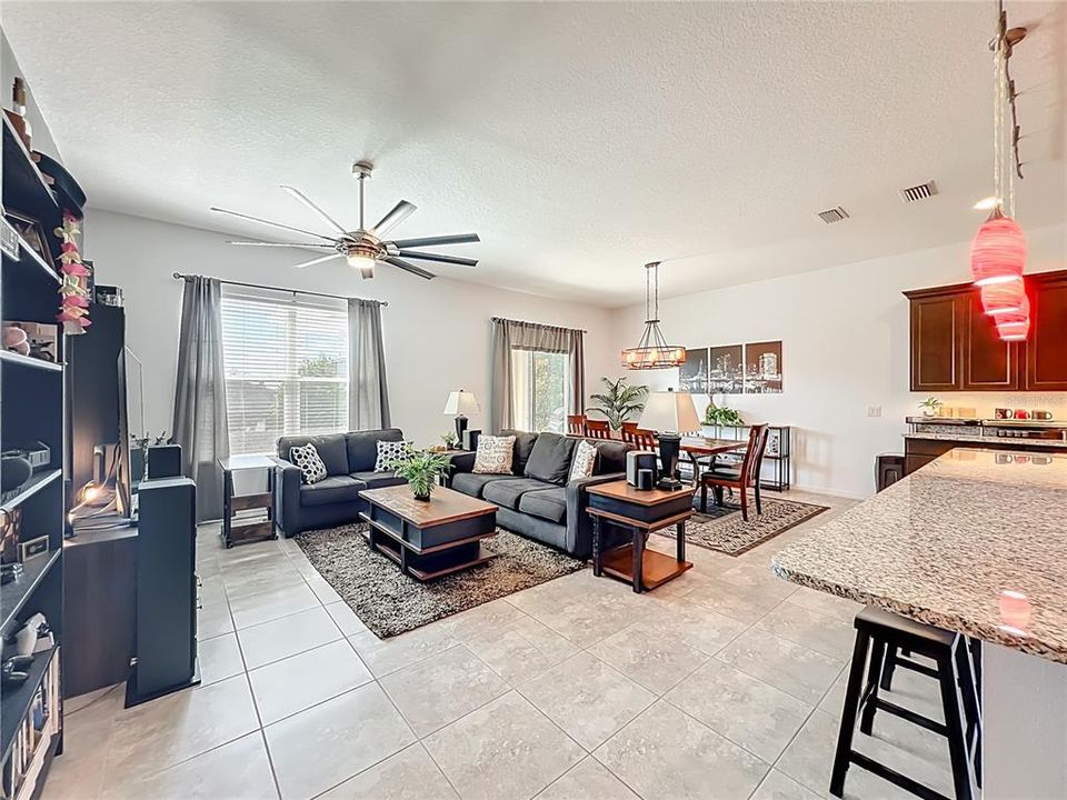 На продажу: $413,500 (3 спален, 2 ванн, 1943 Квадратных фут)