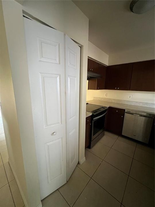 待售: $118,900 (2 贝兹, 2 浴室, 1252 平方英尺)