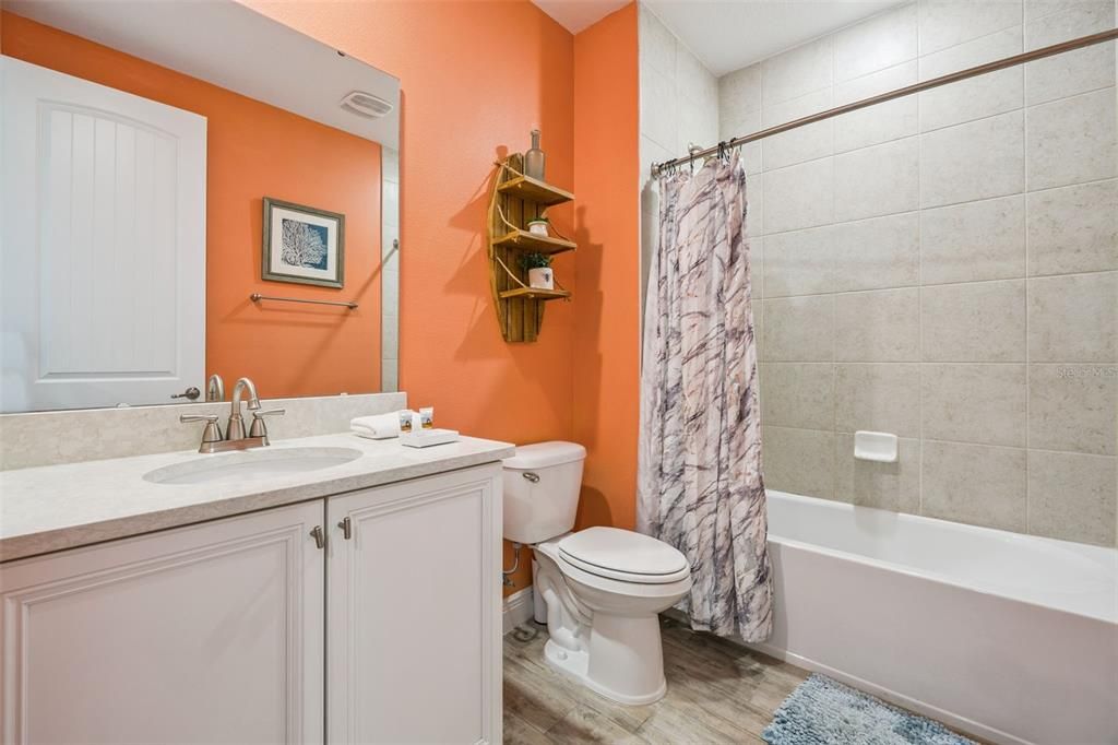 For Sale: $380,000 (2 beds, 2 baths, 1394 Square Feet)