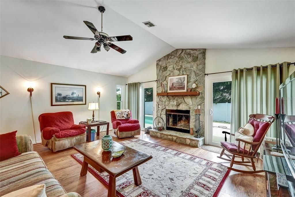 На продажу: $450,000 (3 спален, 2 ванн, 1874 Квадратных фут)