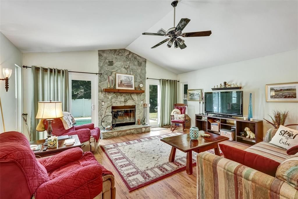 На продажу: $450,000 (3 спален, 2 ванн, 1874 Квадратных фут)