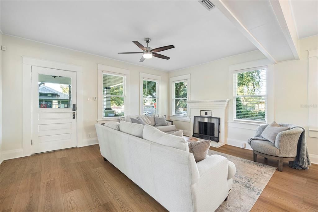 For Sale: $799,999 (4 beds, 0 baths, 1613 Square Feet)