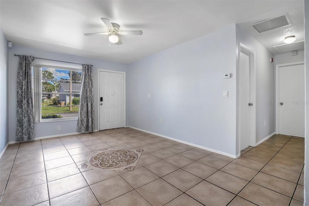 For Sale: $249,000 (3 beds, 2 baths, 992 Square Feet)