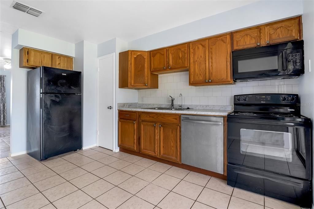 For Sale: $249,000 (3 beds, 2 baths, 992 Square Feet)