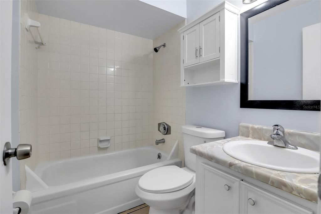 For Sale: $249,000 (3 beds, 2 baths, 992 Square Feet)