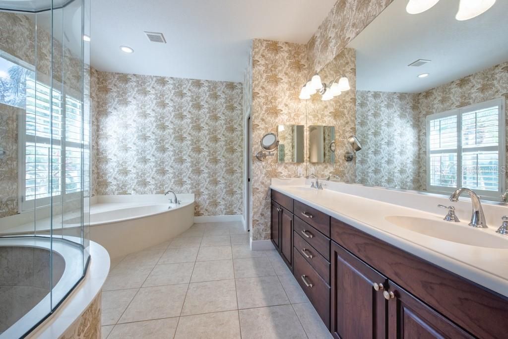 待售: $750,000 (3 贝兹, 2 浴室, 2582 平方英尺)