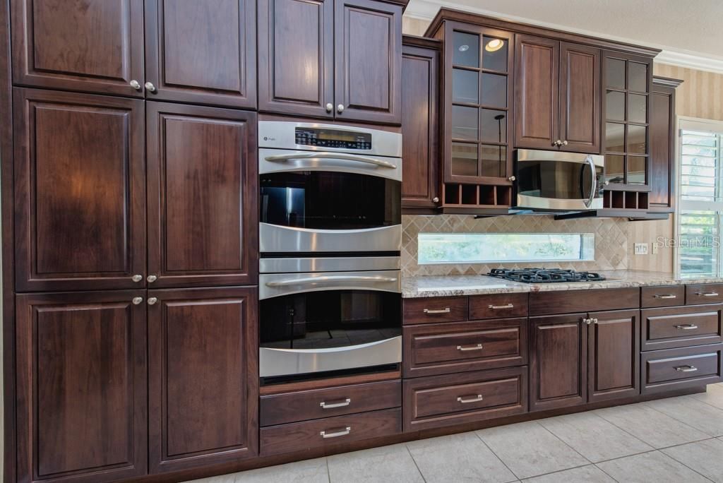 待售: $750,000 (3 贝兹, 2 浴室, 2582 平方英尺)