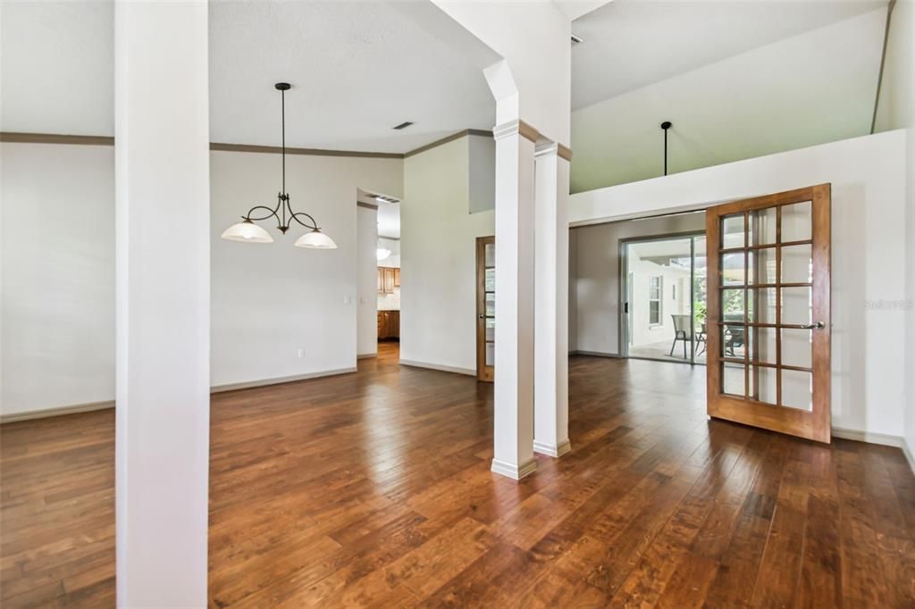 For Sale: $837,500 (5 beds, 3 baths, 2939 Square Feet)