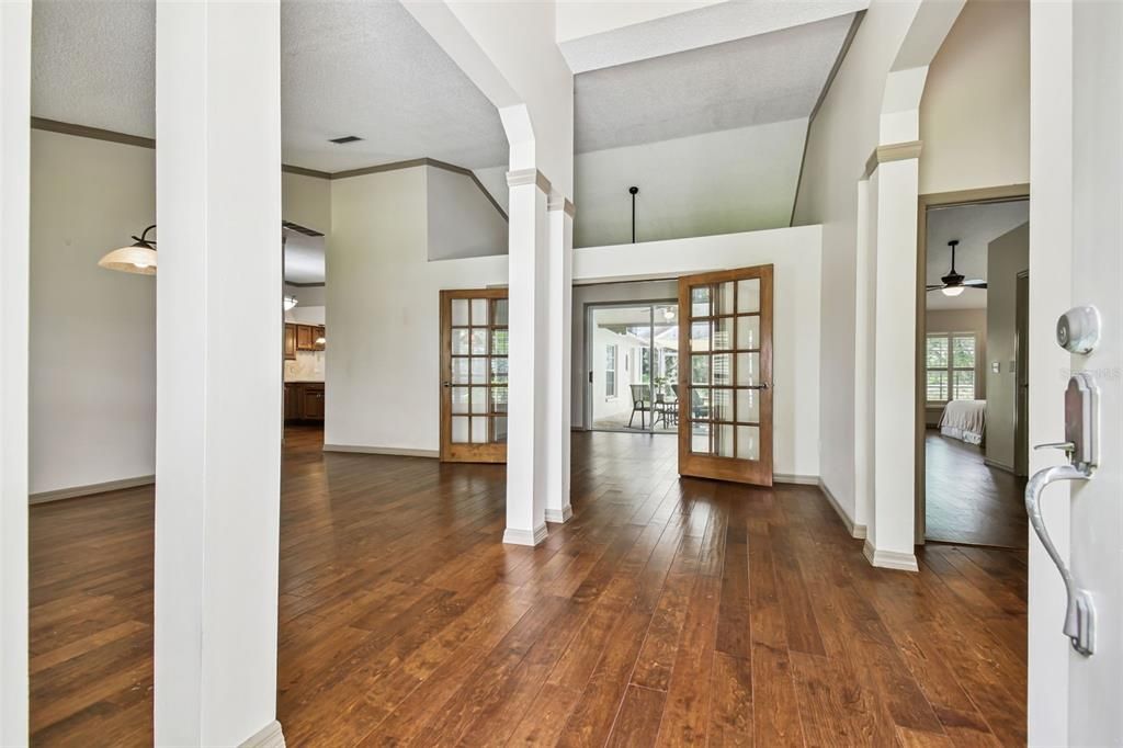 For Sale: $837,500 (5 beds, 3 baths, 2939 Square Feet)