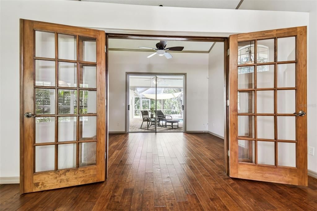 For Sale: $837,500 (5 beds, 3 baths, 2939 Square Feet)