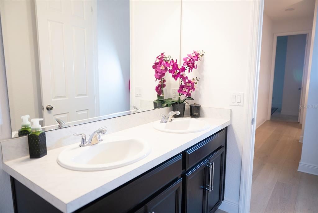 For Sale: $559,000 (5 beds, 3 baths, 2626 Square Feet)