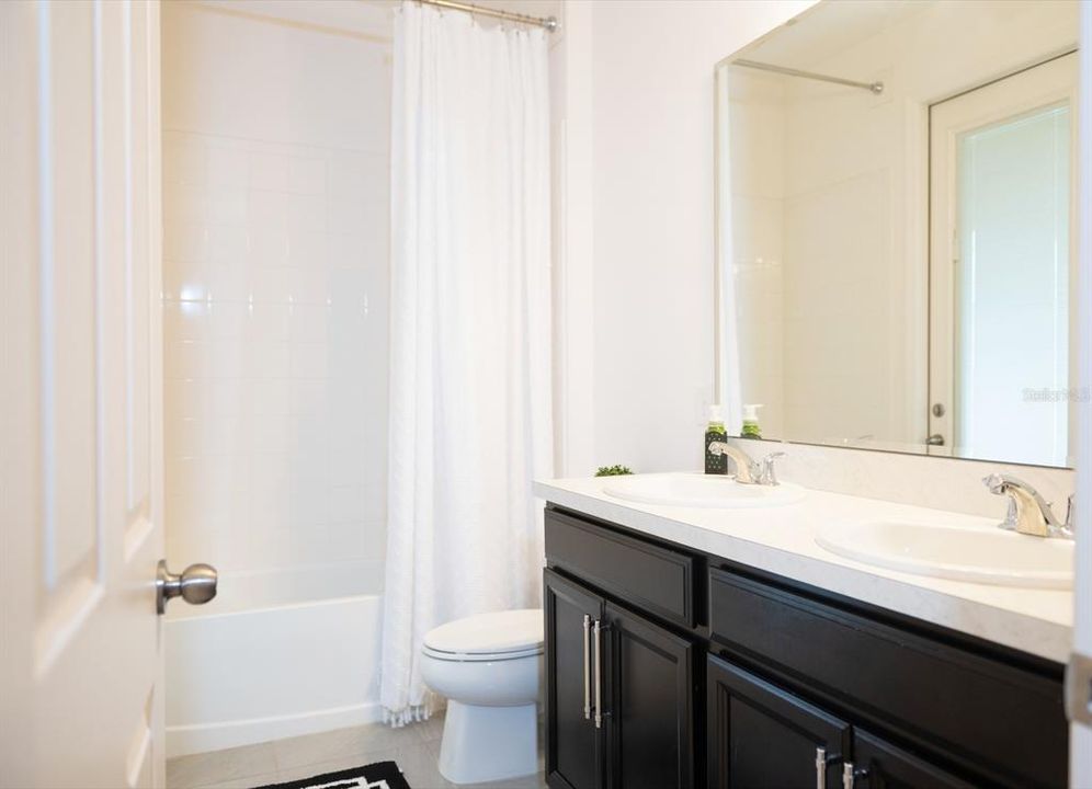 For Sale: $559,000 (5 beds, 3 baths, 2626 Square Feet)