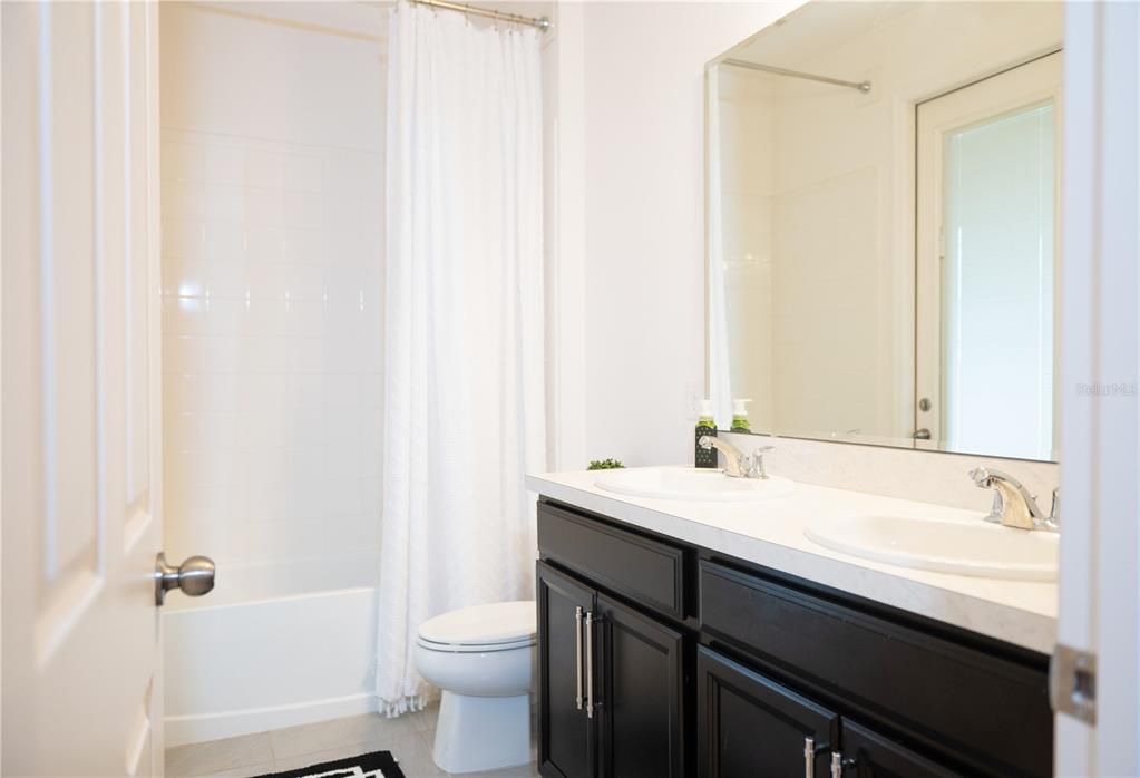 For Sale: $559,000 (5 beds, 3 baths, 2626 Square Feet)