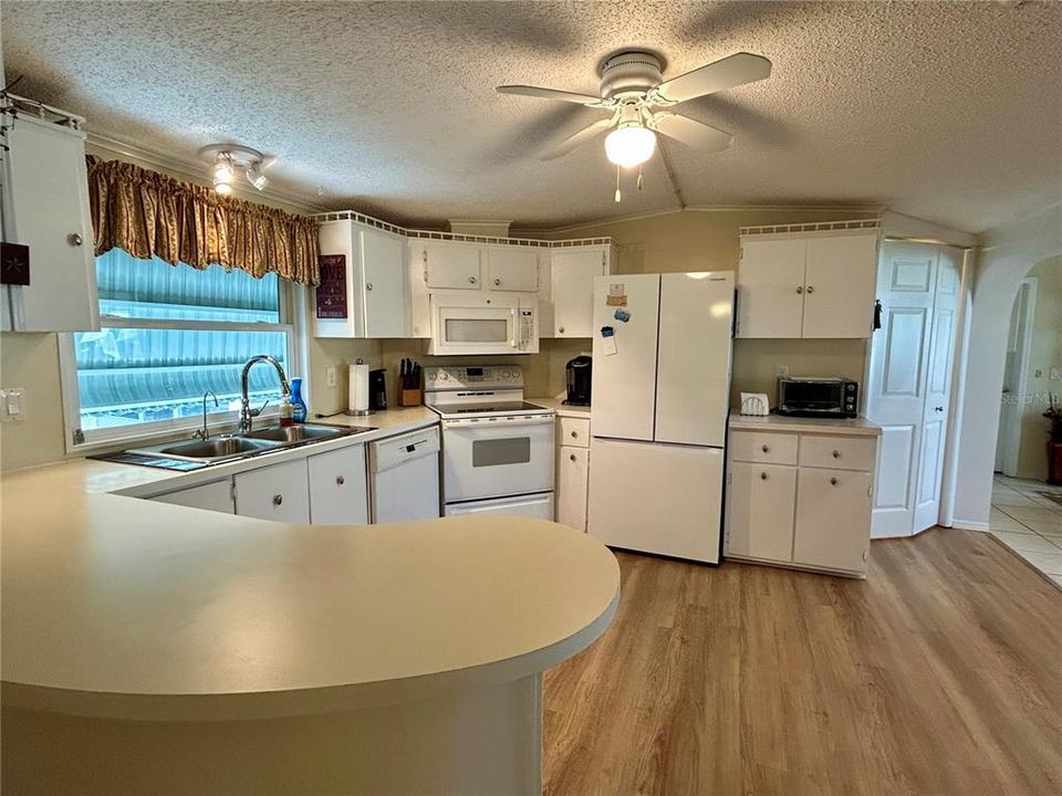 For Rent: $1,375 (2 beds, 2 baths, 1345 Square Feet)