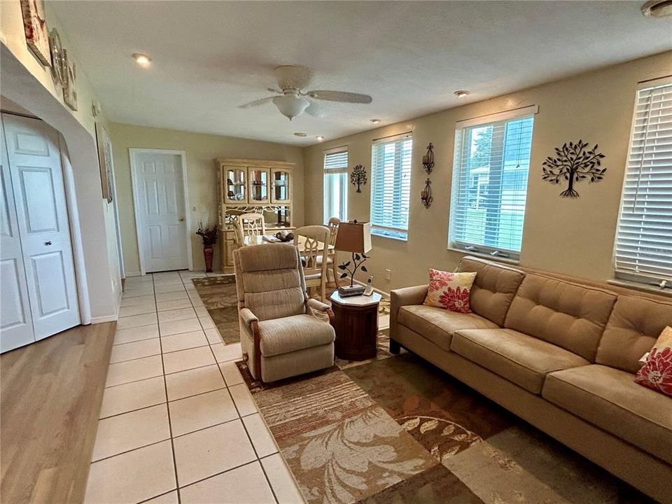 For Rent: $1,375 (2 beds, 2 baths, 1345 Square Feet)