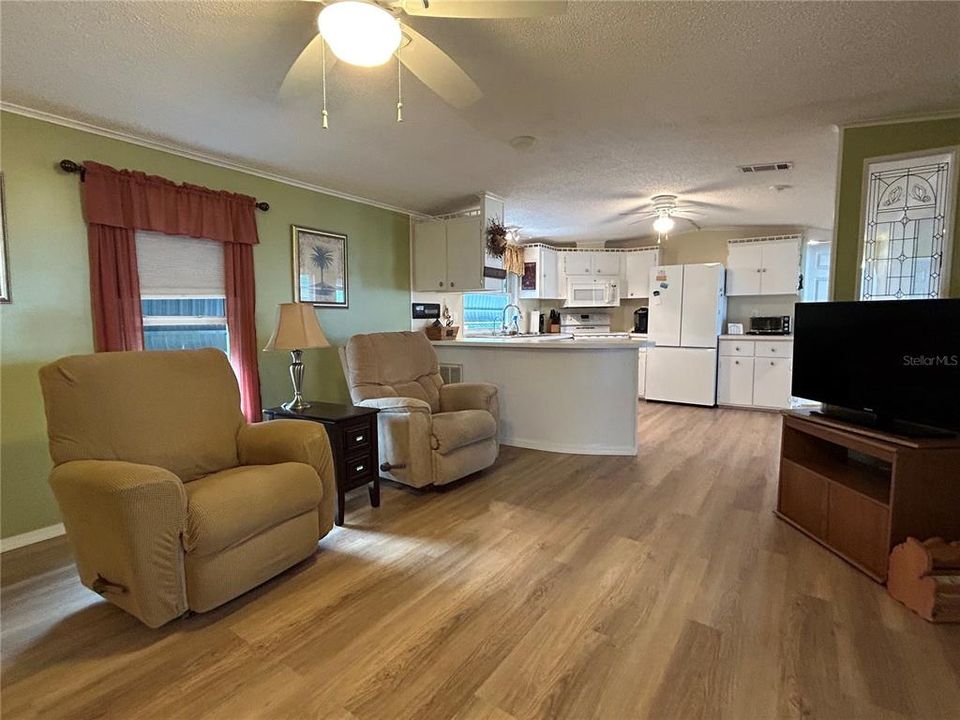 For Rent: $1,375 (2 beds, 2 baths, 1345 Square Feet)