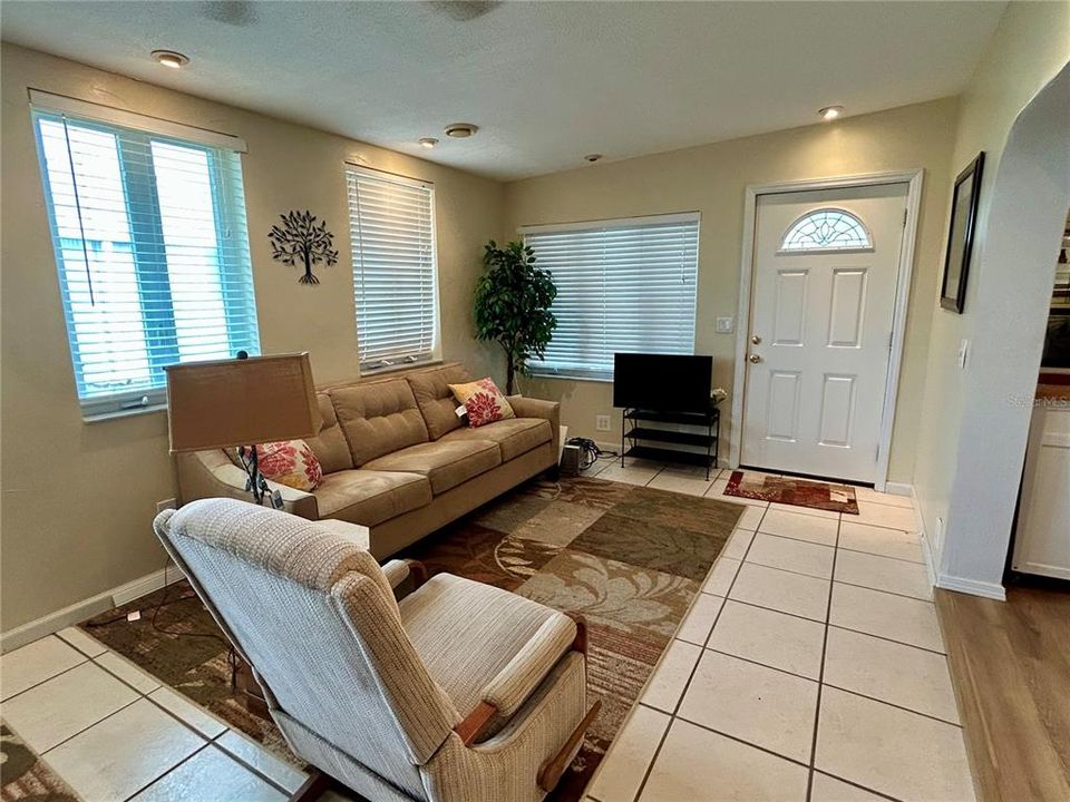 For Rent: $1,375 (2 beds, 2 baths, 1345 Square Feet)