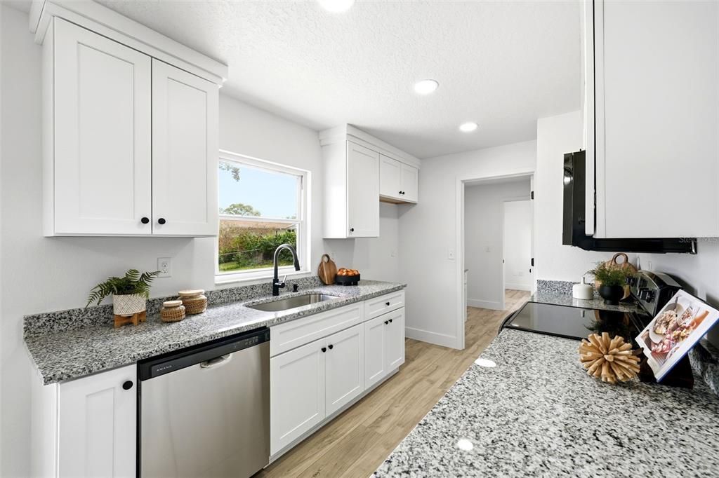 Active With Contract: $279,900 (2 beds, 2 baths, 1100 Square Feet)