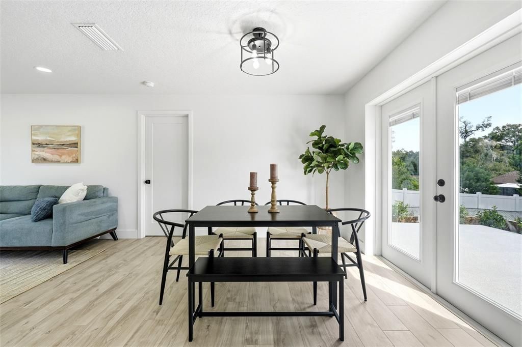 Active With Contract: $279,900 (2 beds, 2 baths, 1100 Square Feet)