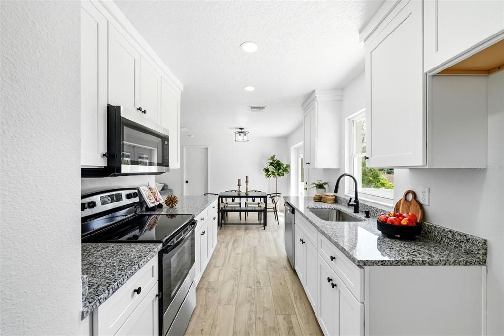 Active With Contract: $279,900 (2 beds, 2 baths, 1100 Square Feet)