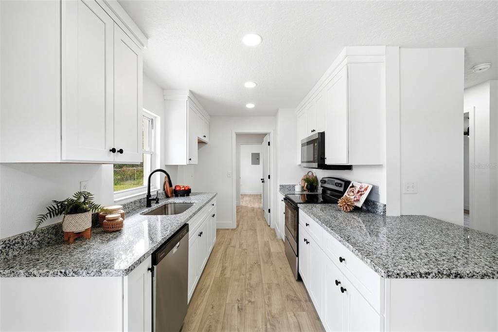 Active With Contract: $279,900 (2 beds, 2 baths, 1100 Square Feet)